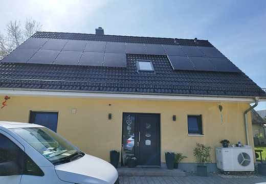 14,58kW Anlage Schrägdach mit 36 Modulen á 405 Watt fullblack, fullscreen, 12kW Hybridwechselrichter, 14,4kWh Speicher